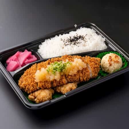 おろしとんかつ唐弁当 | 西宮市小松西町でからあげとお弁当のテイクアウトとデリバリーならこまつのポテカラ屋